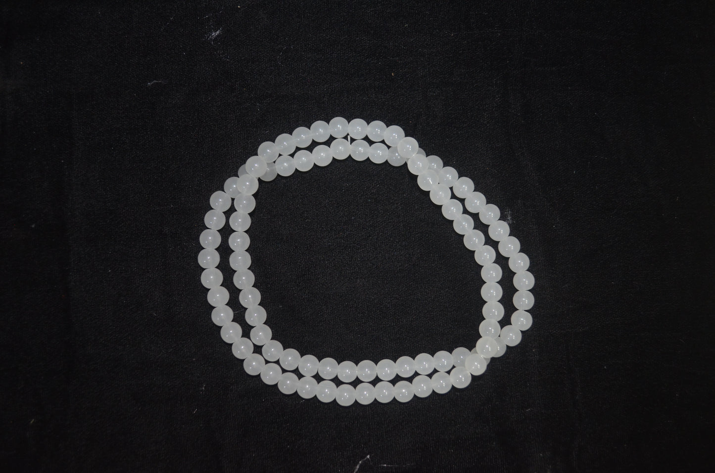 Opaque white glass beads 8 mm (Pack of 5)