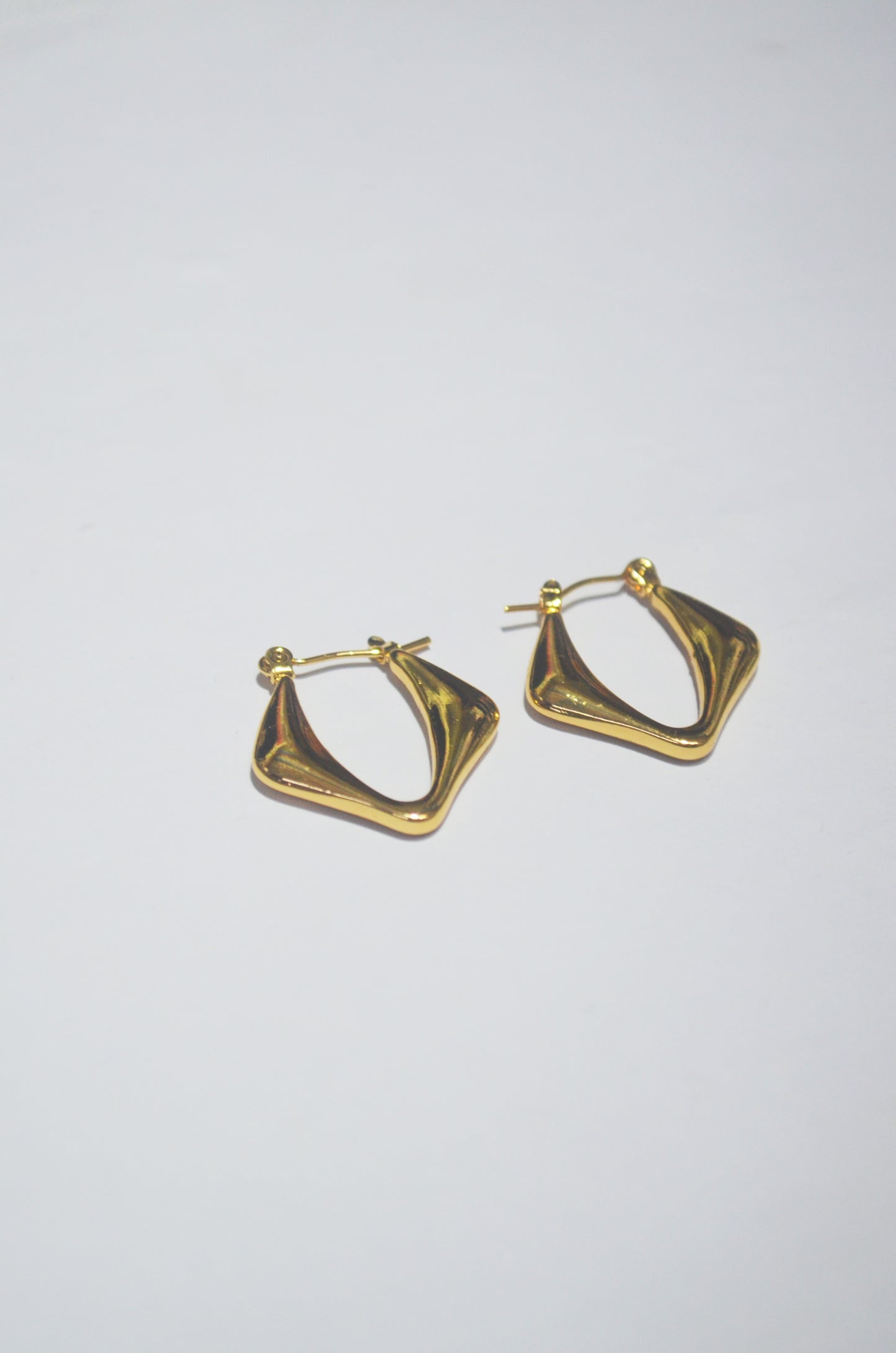 Anti Tarnish Gold-Tone Geometric Hoop Earrings – Elegant Lightweight Design