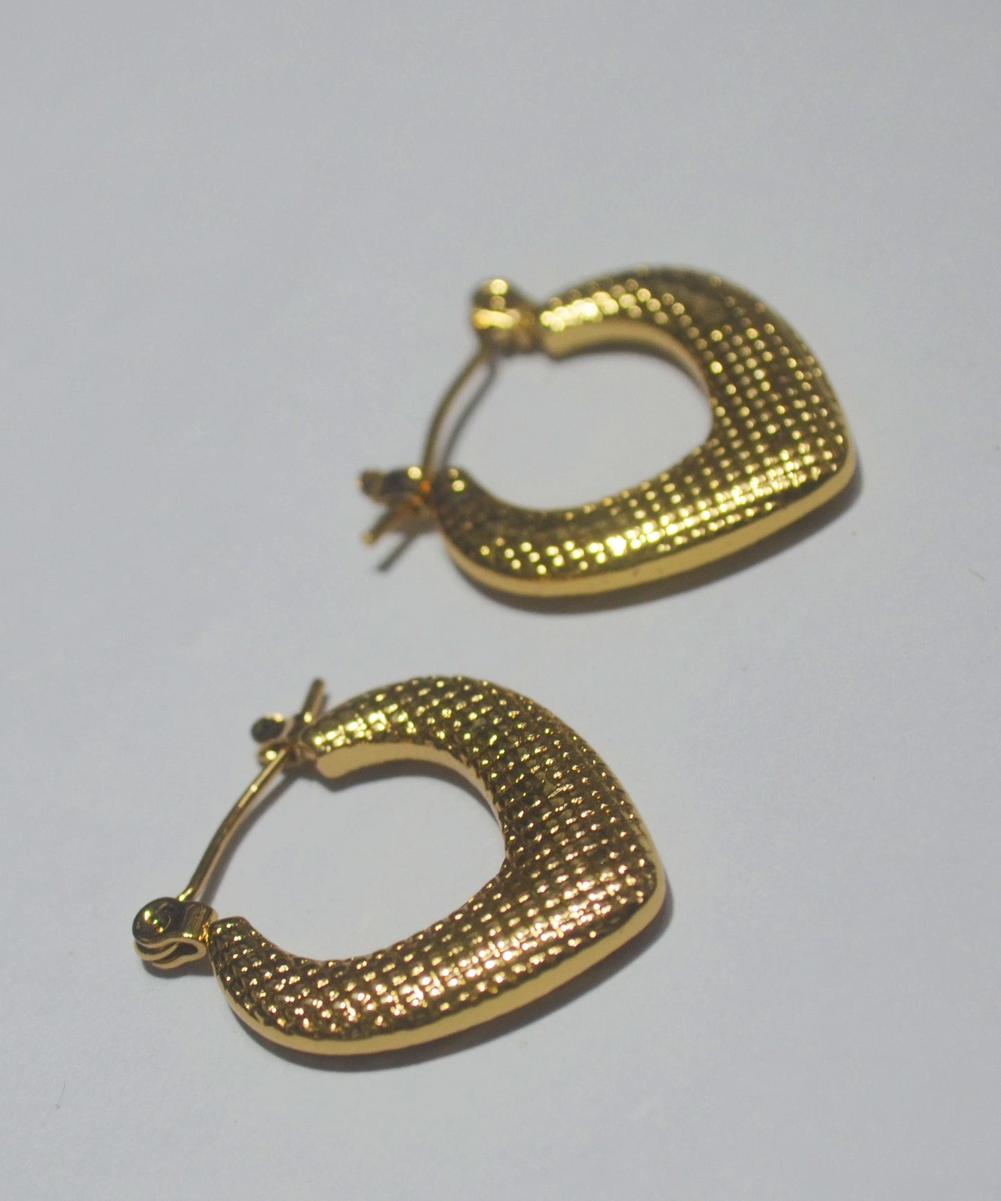 Anti Tarnish Gold-Tone Geometric Hoop Earrings – Elegant New Lightweight Design