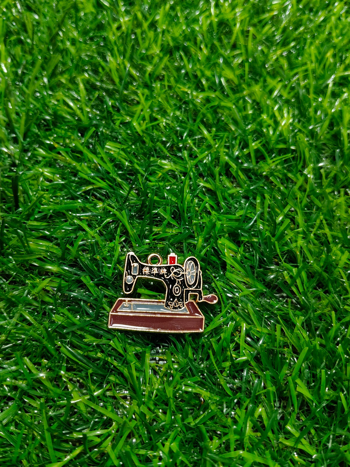Vintage Sewing Machine Charm | Antique Look Enamel Craft Supply