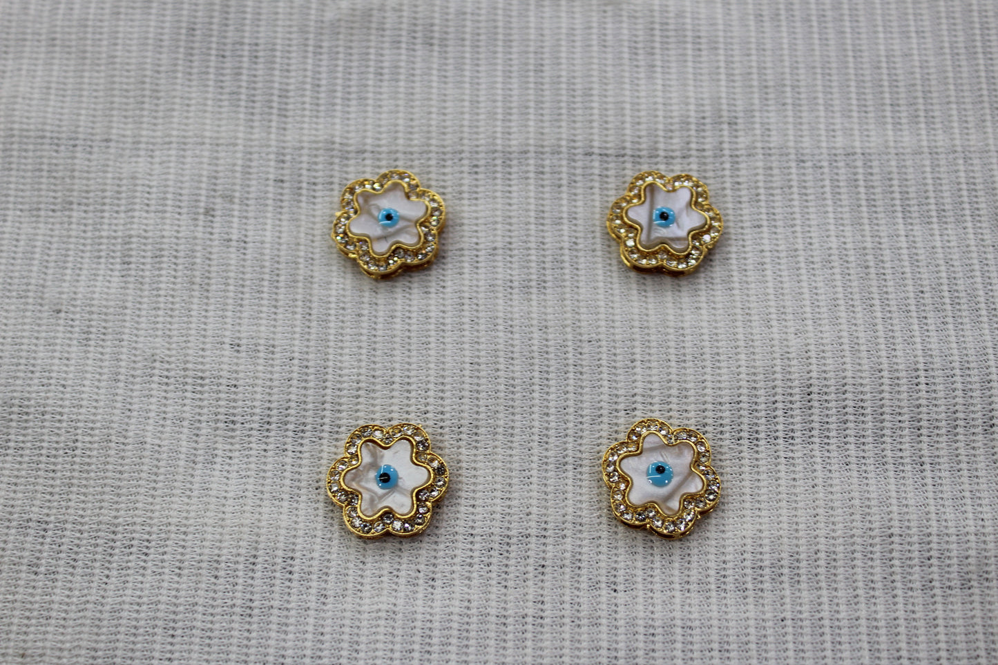 Rakhi Kundan Mop
