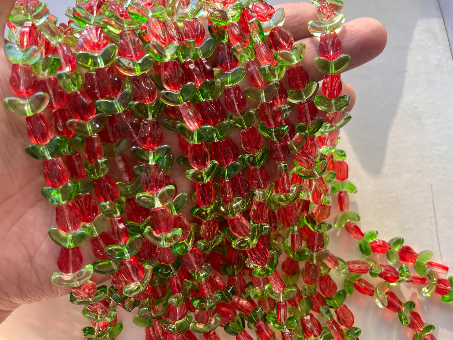 Tulip glass beads Red