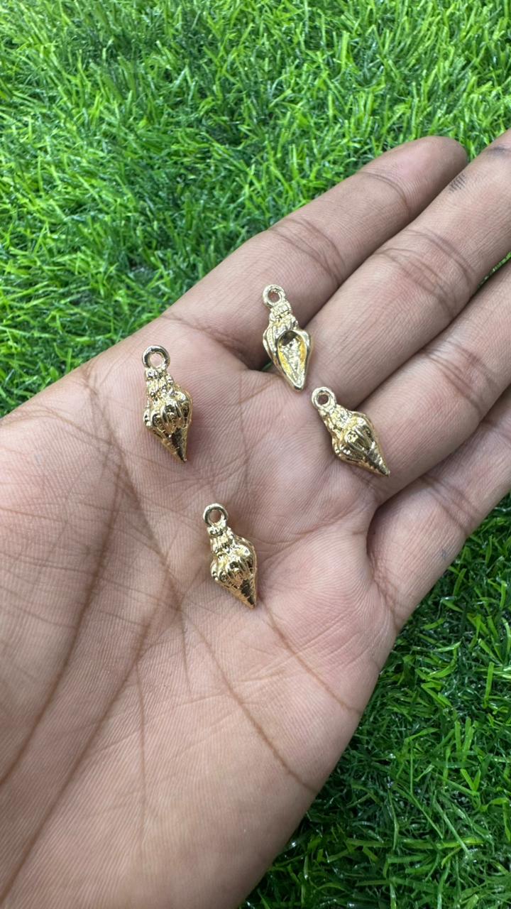 Unique Gold Plated Conch Shell Charms (Pack of 5)