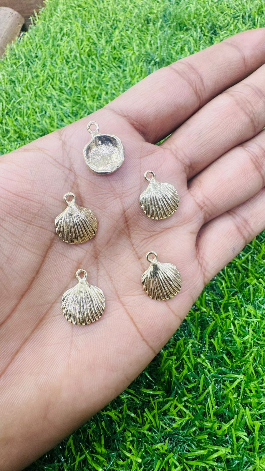 Gold Plated Scallop Shell Pendants (Pack of 5)