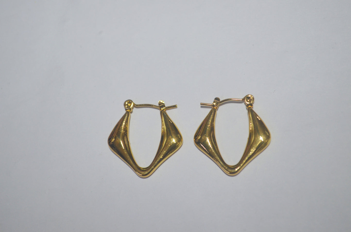 Anti Tarnish Gold-Tone Geometric Hoop Earrings – Elegant Lightweight Design