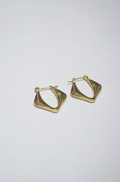 Anti Tarnish Gold-Tone Geometric Hoop Earrings – Elegant Lightweight Design