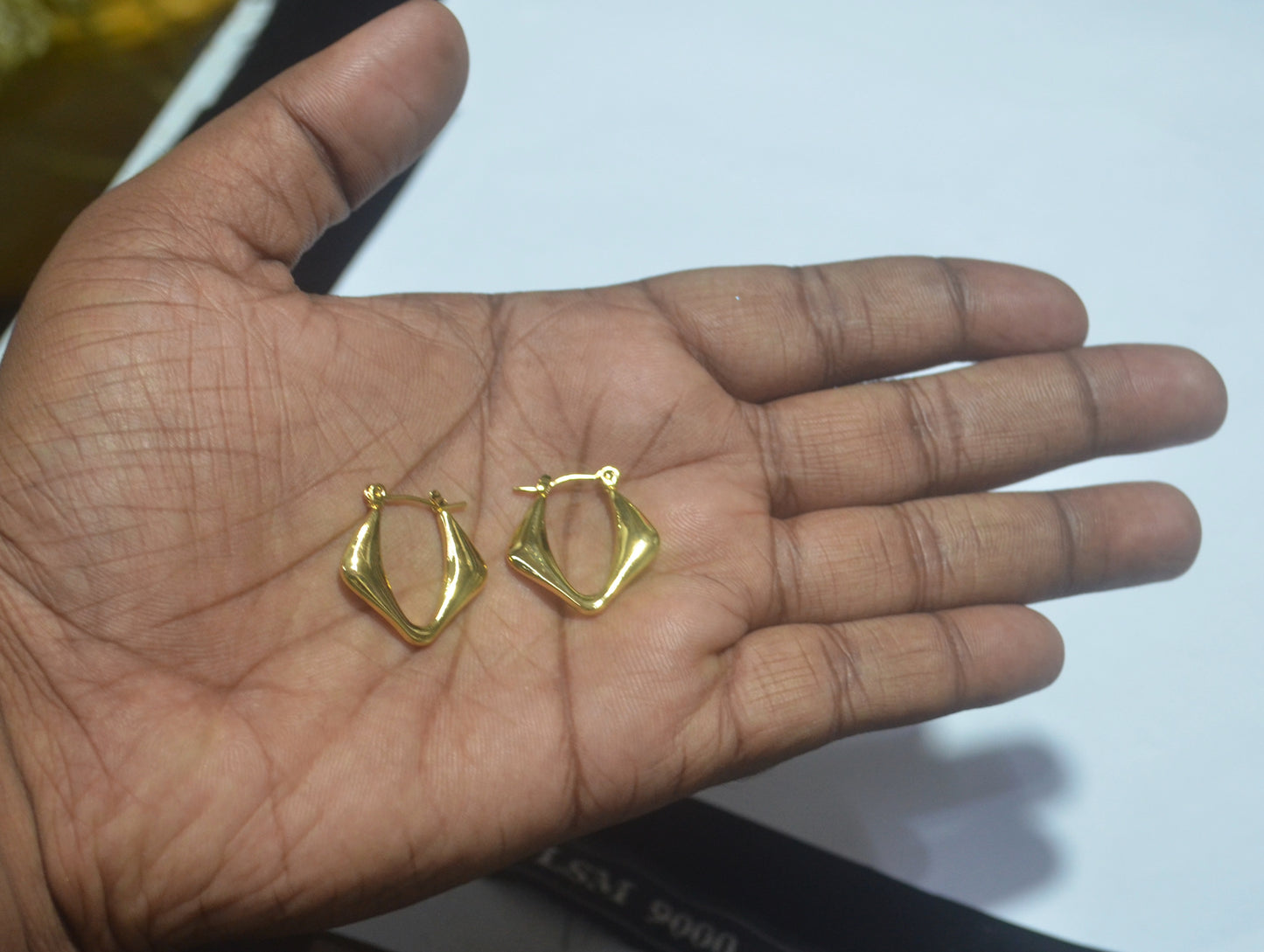Anti Tarnish Gold-Tone Geometric Hoop Earrings – Elegant Lightweight Design
