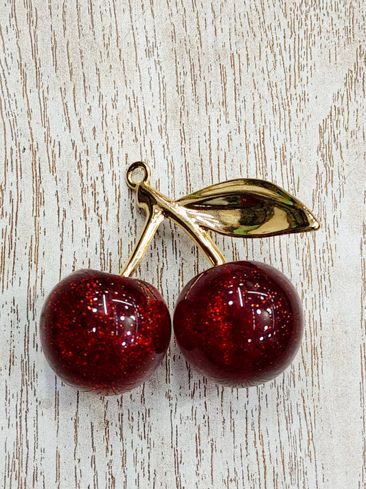 Vintage-Inspired Sparkling Cherry Brooch – Red Glitter Resin with Gold-Tone Leaf