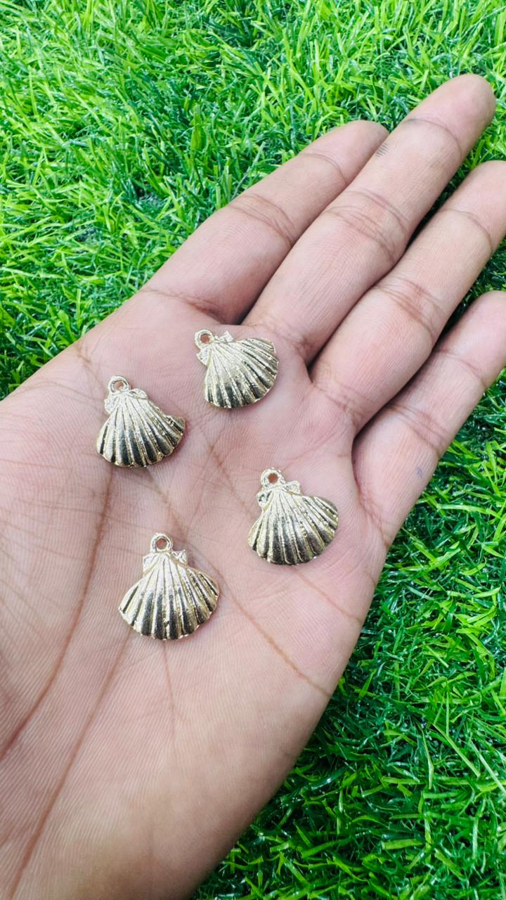 Scallop Shell Charms (Pack of 5)