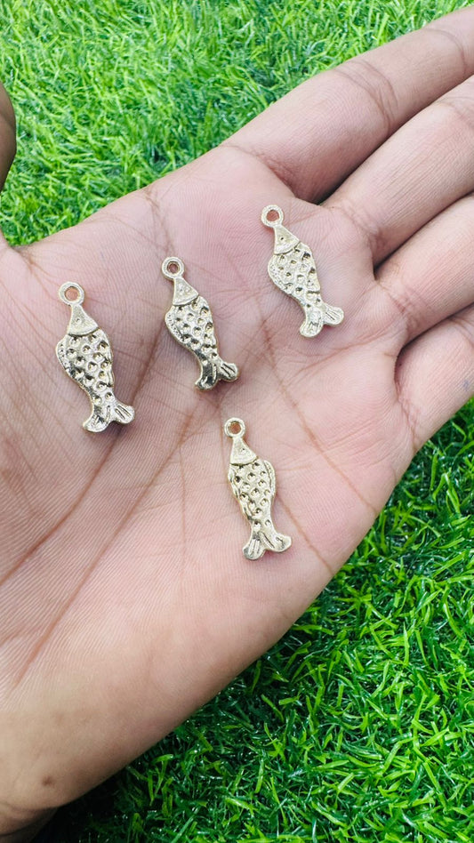 Detailed Gold Plated Fish Charm Pendants (Pack of 5)