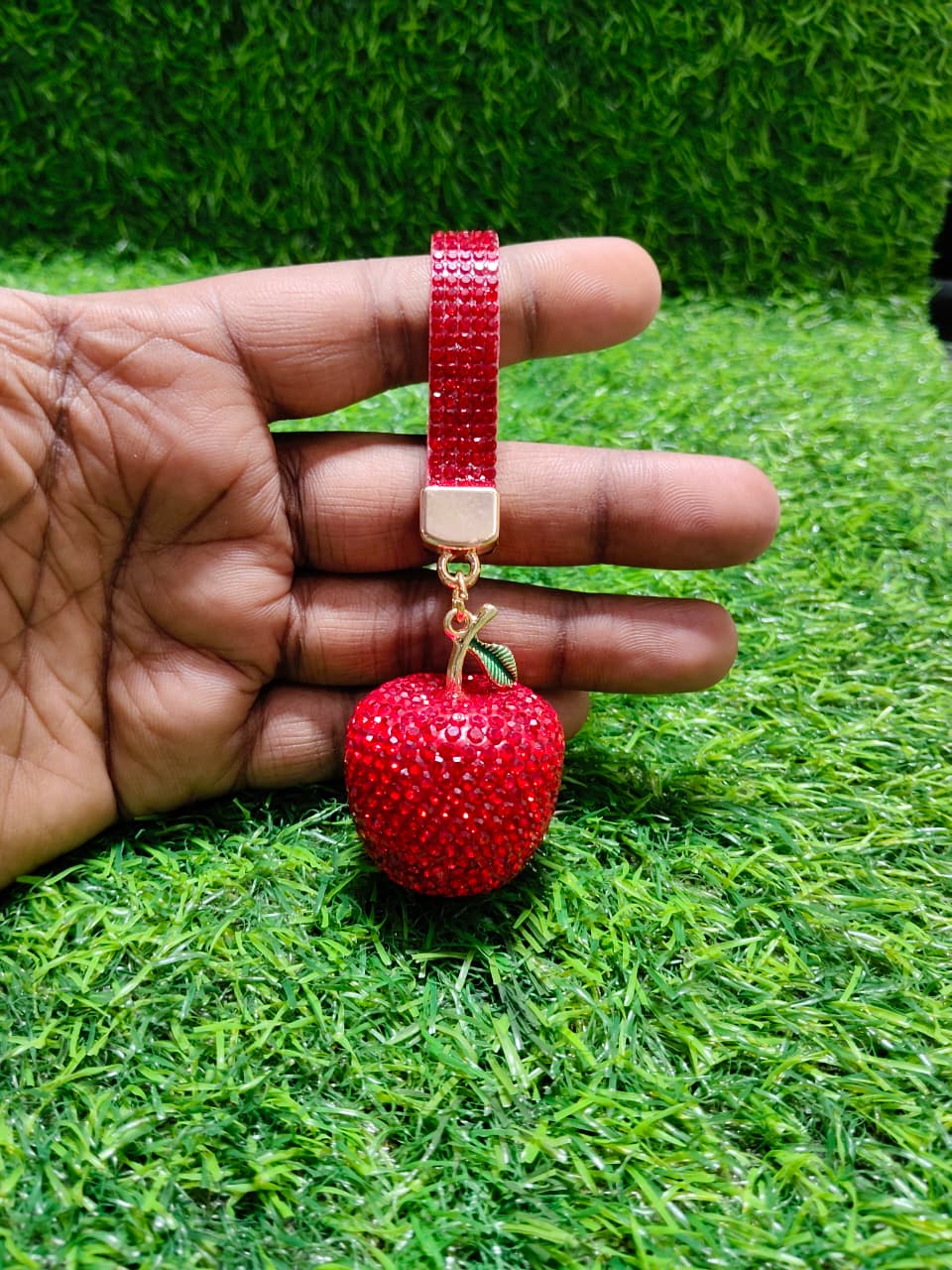 Sparkling "Big Apple" Crystal Bag Accessory