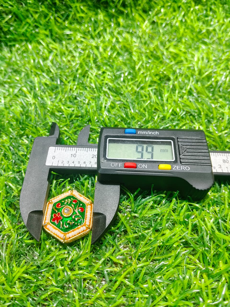 Kundan Enamel Hexagon Beads – (Pack of 12)