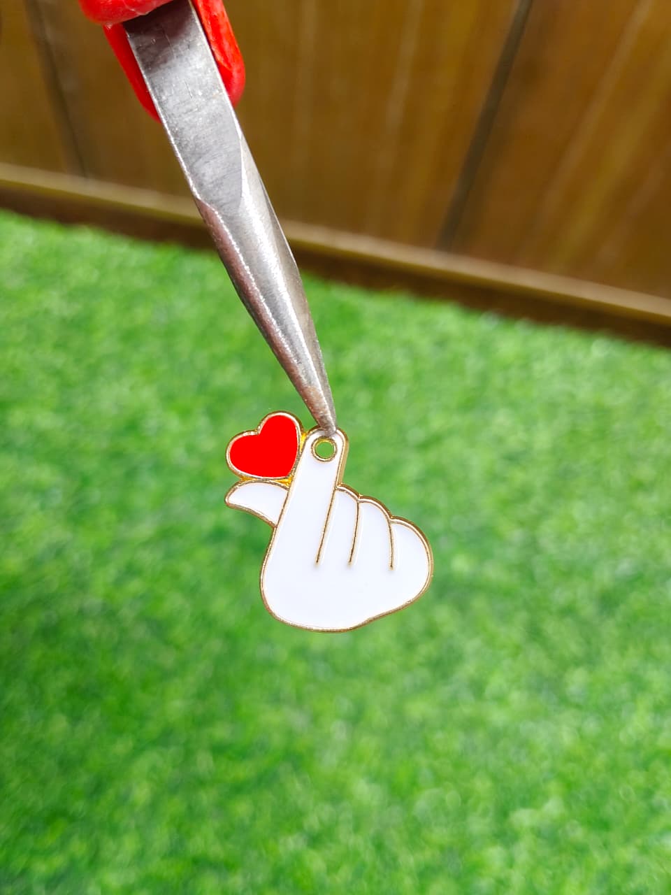 K-Pop Finger Heart Enamel Charm Metal Pendant for Jewelry Making