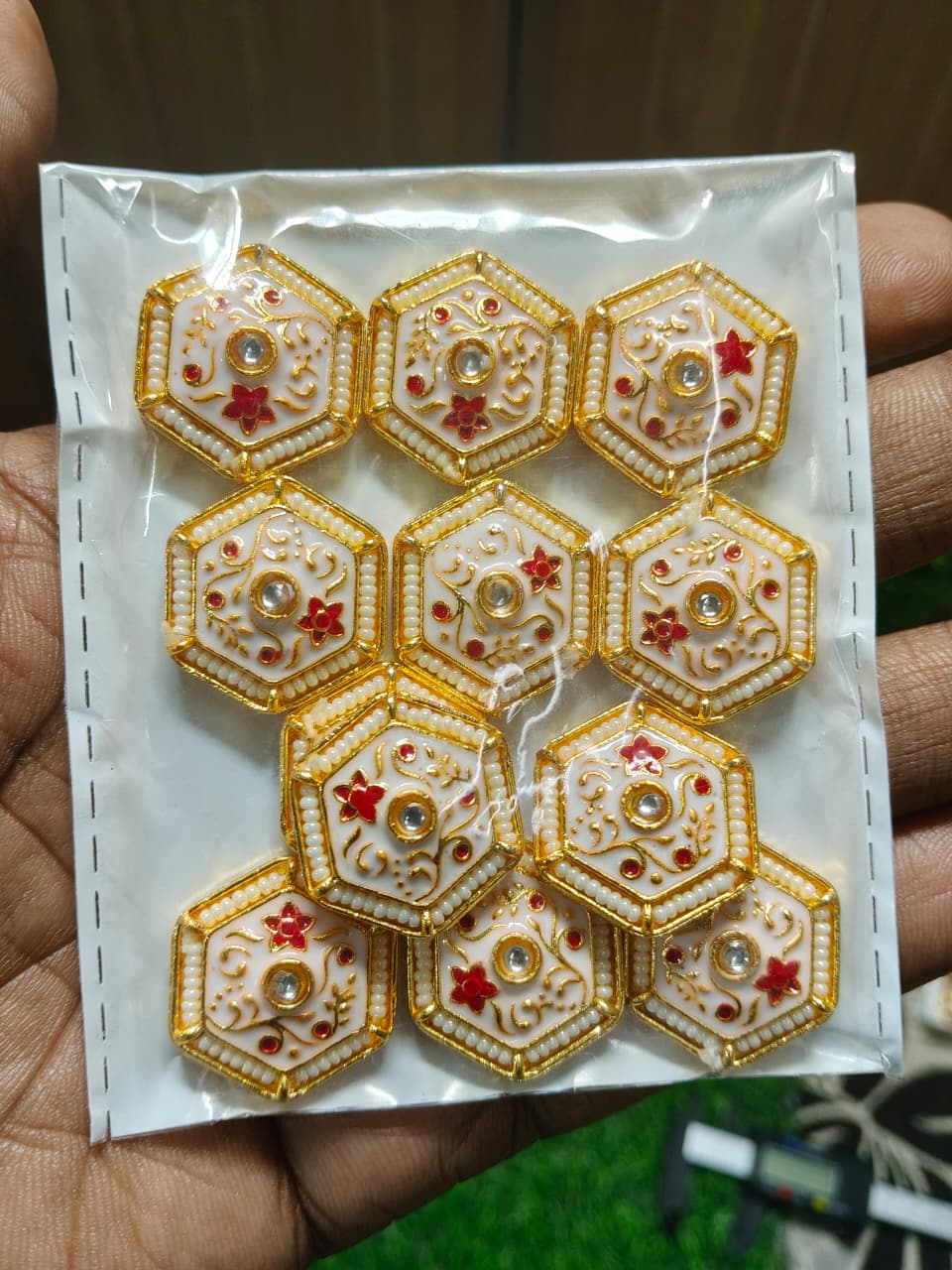 Kundan Enamel Hexagon Beads – (Pack of 12)